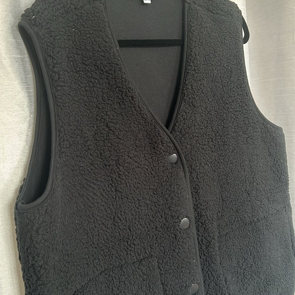 Black Sherpa Button-Front Vest - Women's - Picture 3 of 6